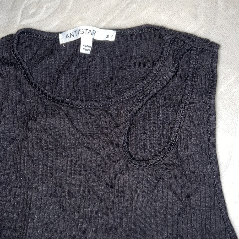 Crop top - Picture 2 of 2